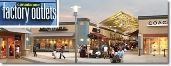Factory Outlet chuyên cung cấp các sản phẩm thời trang chất lượng với mức giá hợp lý, đem lại sự lựa chọn đa dạng cho khách hàng. Đây là địa chỉ tin cậy cho những ai tìm kiếm giày dép và phụ kiện thời trang cao cấp.