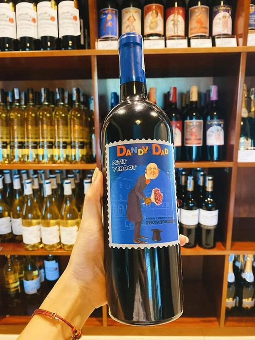 Không gian trưng bày tinh tế tại Phương Thủy Wine