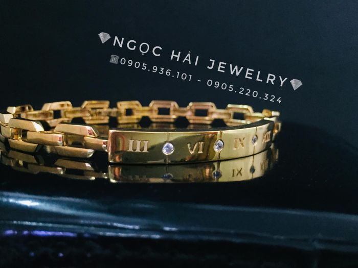 Không gian trưng bày trang sức sang trọng tại Ngọc Hải Jewelry