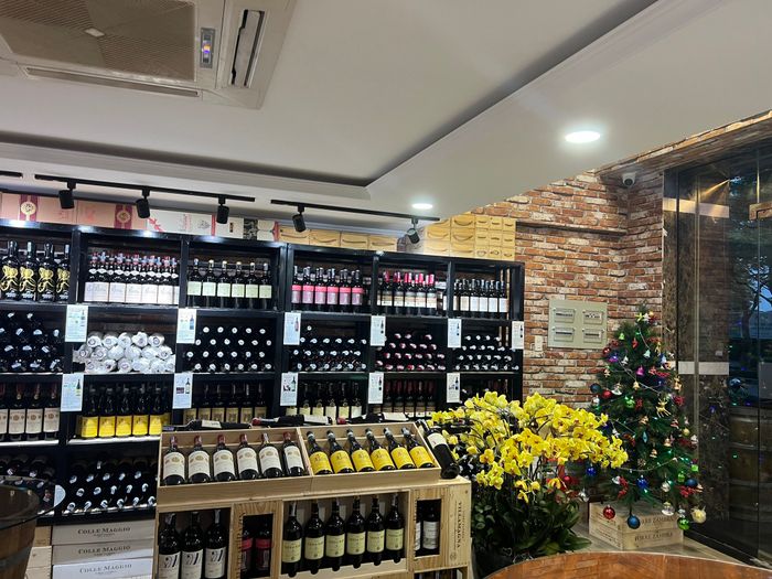 Hình ảnh không gian trưng bày ấn tượng tại Tây Âu Wine