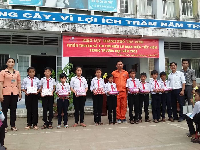 Khuôn viên xanh mát của Trường THCS Trần Phú