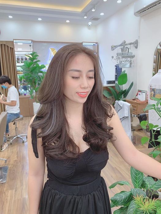 Không gian hiện đại và sang trọng tại Nguyên Bi Hair Salon & Spa