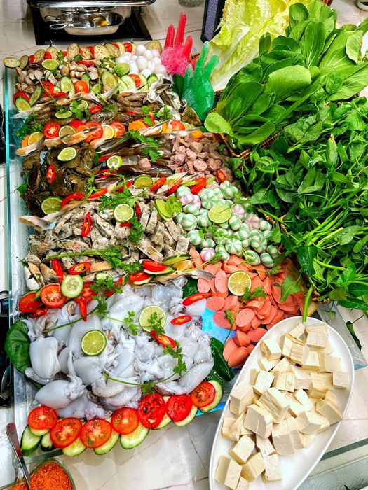Quầy buffet hải sản tươi sống hấp dẫn