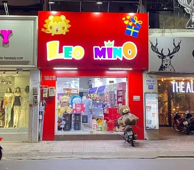 Leo Mino – cửa hàng đồ chơi nổi bật tại Quận 4, luôn thu hút các bậc phụ huynh và các em nhỏ.