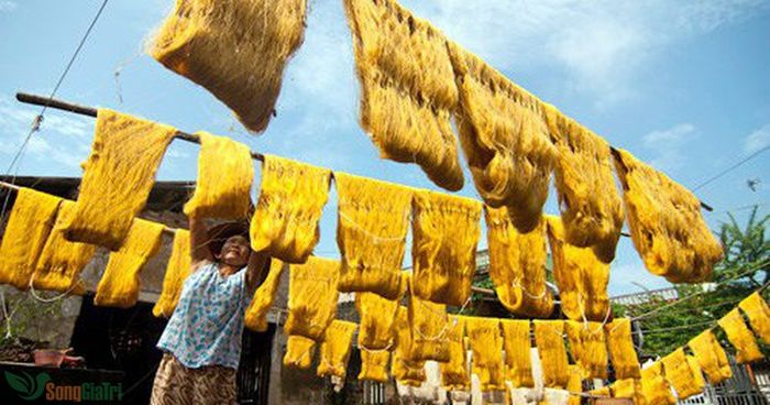 Hình ảnh minh họa: Nghệ nhân làng tơ Cổ Chất (Nguồn: Internet)