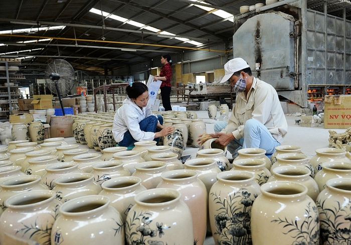 Hình ảnh minh họa: Các sản phẩm gốm Bát Tràng đa dạng (Nguồn: Internet)