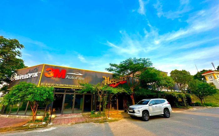 Không gian chăm sóc xe tiêu chuẩn tại 1990s Car Care Center