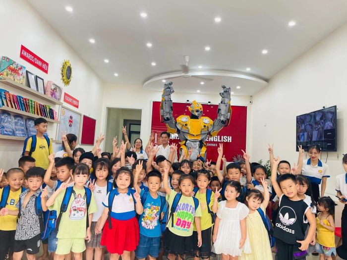 Giờ học tương tác đầy hứng khởi tại Trung tâm Anh ngữ Doraemon
