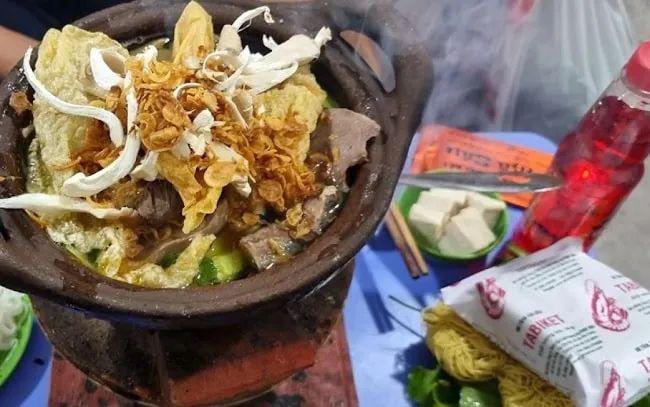Lẩu bò nồi đất Cô Sáu