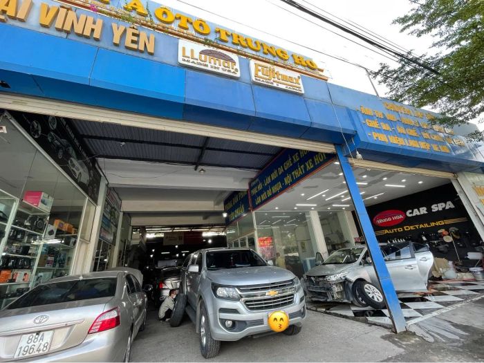 Không gian làm việc chuyên nghiệp tại Gara ô tô Trung Hoa