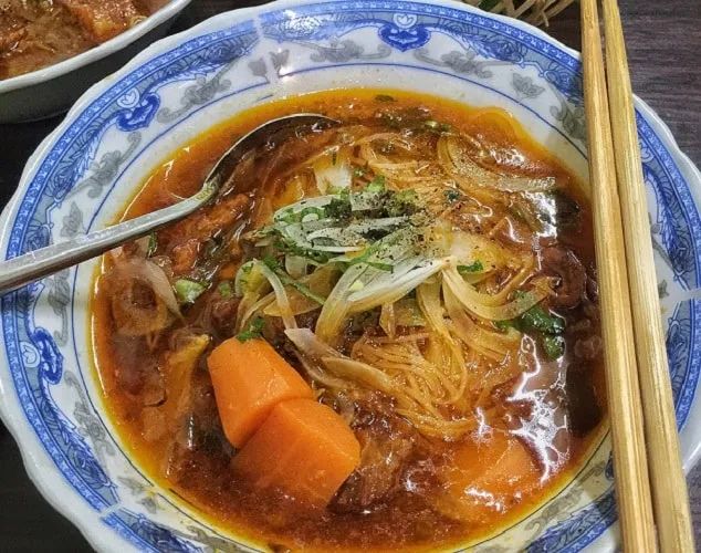 Bò kho Ấn Độ Võ Văn Tần - Bí mật ẩm thực giữa lòng Sài Gòn