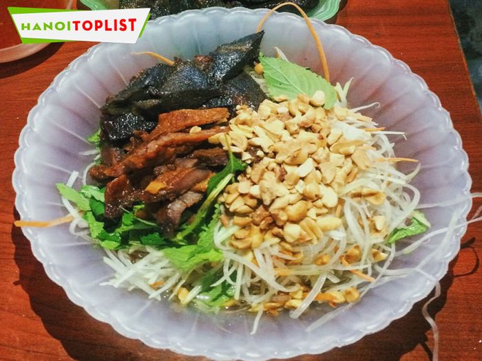 quan-co-cuc-Mytour - Thiên đường ẩm thực đêm với nộm đu đủ và các món nướng hấp dẫn