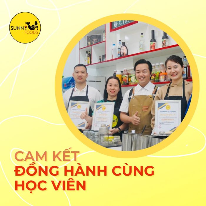 Học viên thực hành pha chế tại Học Viện Sunny