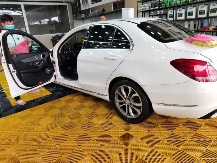 Hình ảnh thiết bị hiện đại tại Autorets Detailing