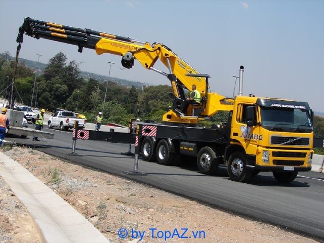 Công ty CP Vận tải và Lắp máy chuyên dụng Hà Nội hiện sở hữu hơn 30 xe cẩu các loại, đáp ứng nhu cầu đa dạng của khách hàng trong việc vận chuyển và thi công.