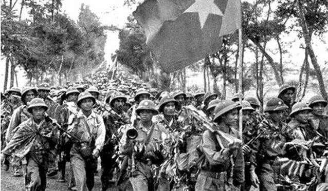 Hình ảnh minh họa số 1: Tiểu đội xe không kính trên đường Trường Sơn