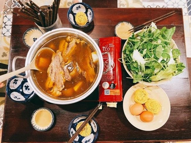Nhà Gỗ Sài Gòn - Nét độc đáo ẩm thực lẩu bò truyền thống