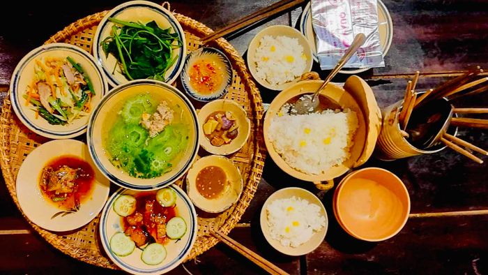 Hình ảnh Cơm Nhà Hồi Ức - Những mâm cơm đầy màu sắc