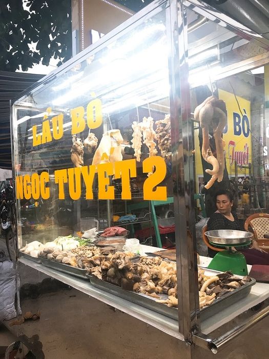 Lẩu Bò Ngọc Tuyết – Nơi mang đến hương vị lẩu bò đậm đà với không gian dễ chịu và dịch vụ tận tâm.