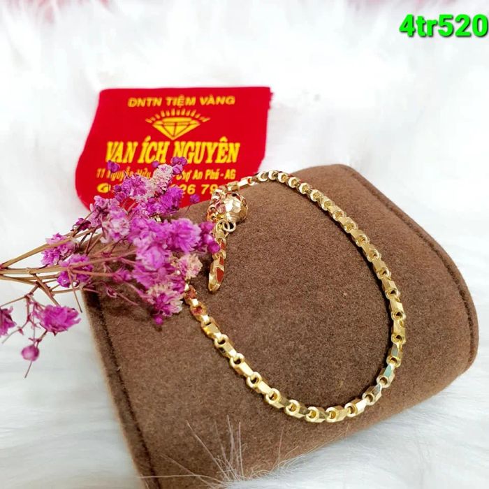 [Hình ảnh] Không gian trưng bày sang trọng tại Tiệm Vàng Vạn Ích Nguyên