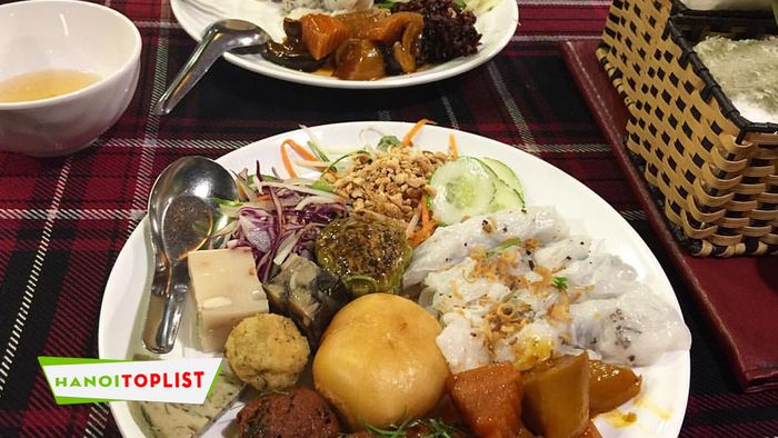 Tại An Lạc, khách hàng có thể tự tay chọn lựa những món ăn chay ưa thích tại quầy, tất cả đều được chế biến tỉ mỉ, công phu từ những đầu bếp tài ba. Mỗi món ăn đều là một tác phẩm nghệ thuật của sự sáng tạo và yêu thương.