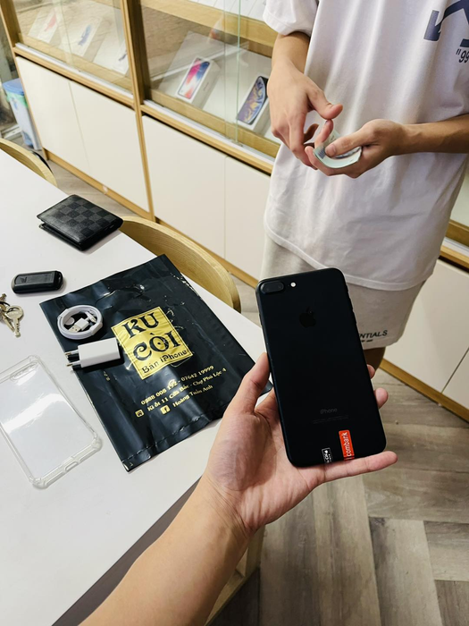 Ku Còi Store ảnh 2 - Góc nhìn chân thực về quy trình sửa chữa tỉ mỉ và chuyên nghiệp