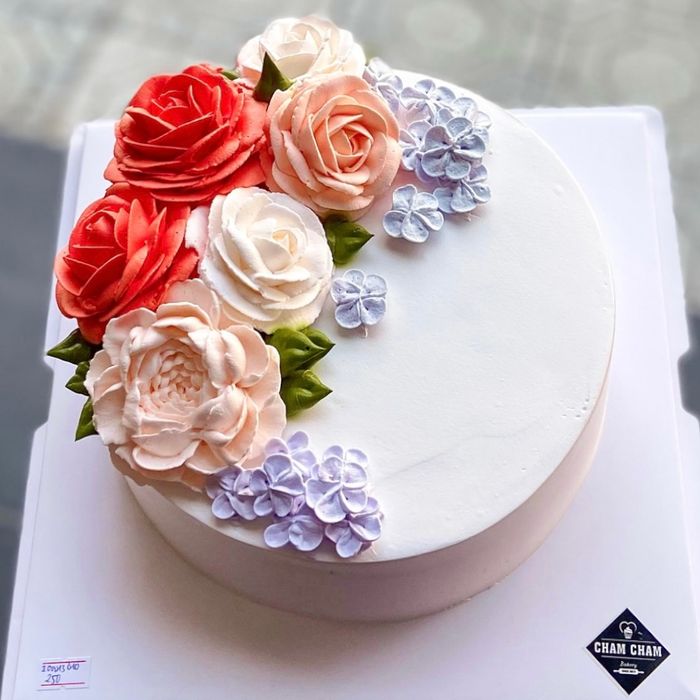 Những tác phẩm bánh nghệ thuật và góc sống ảo tại Cham Cham Bakery & Coffee
