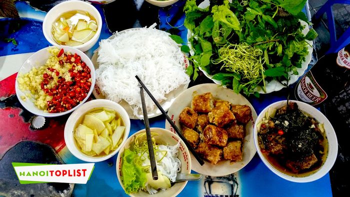 bun-cha-dac-kim-huong-vi-doc-dao-giua-long-pho-co