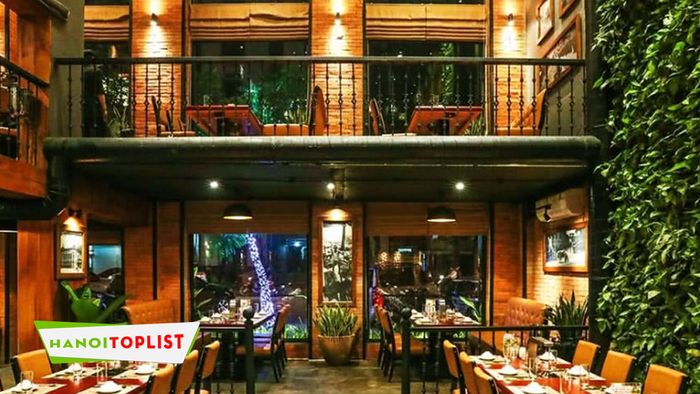 Nhà hàng Ngon là một địa chỉ không thể bỏ qua cho những ai yêu thích ẩm thực truyền thống Việt Nam. Tại đây, mỗi món ăn đều mang đậm hương vị đặc trưng, được chế biến từ nguyên liệu tươi ngon và đảm bảo chất lượng, an toàn vệ sinh thực phẩm.