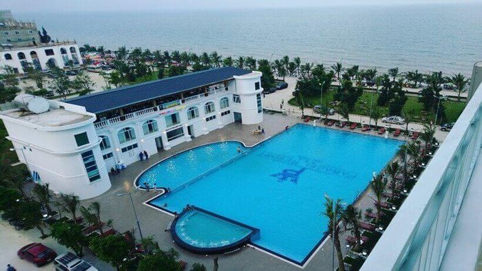 Ảnh 3 - Trải nghiệm bể bơi ngoài trời đẳng cấp tại Hải Tiến Plaza Hotel