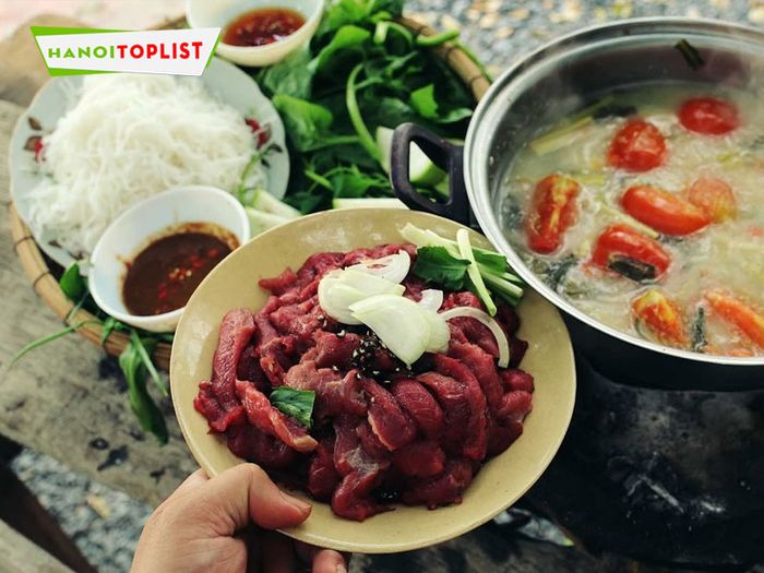 trau-tuoi-gac-quan-nha-hang-thit-trau-binh-dan-ha-noi-Tripi