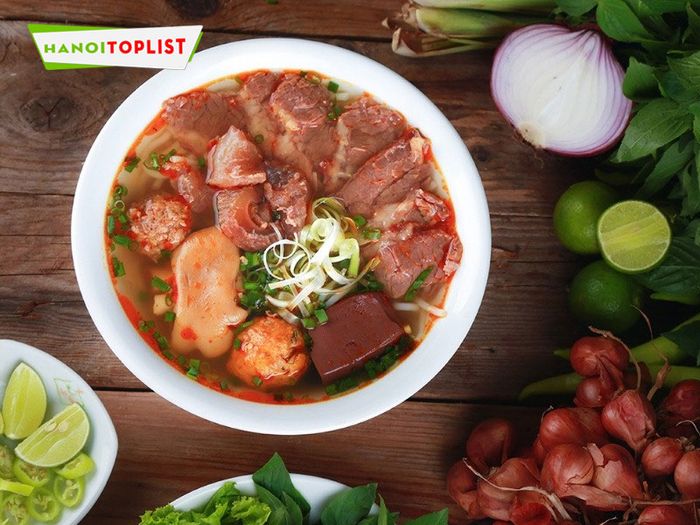 kham-pha-net-hue-diem-den-bun-bo-hue-chuan-vi-Mytour