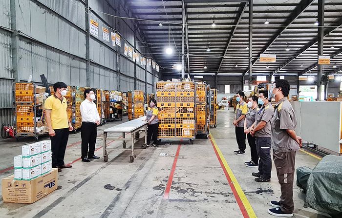 Hình ảnh đội ngũ nhân viên chuyên nghiệp tại trung tâm điều phối