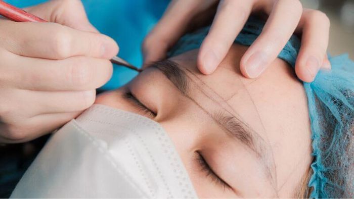Hình ảnh thực tế phun môi candylips tại Quang Brows