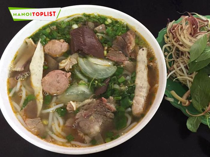 trai-nghiem-bun-bo-hue-65-doc-dao-Mytour