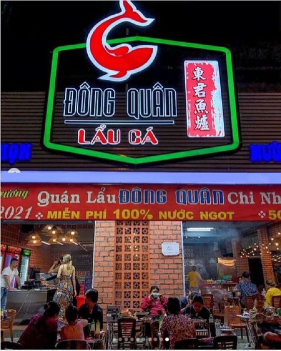 Lẩu Cá Đông Quân – Tận hưởng hương vị cá tươi ngon trong từng giọt nước lẩu đậm đà, kết hợp với hải sản tươi sống, là sự lựa chọn hoàn hảo cho những ai yêu thích sự mới lạ.