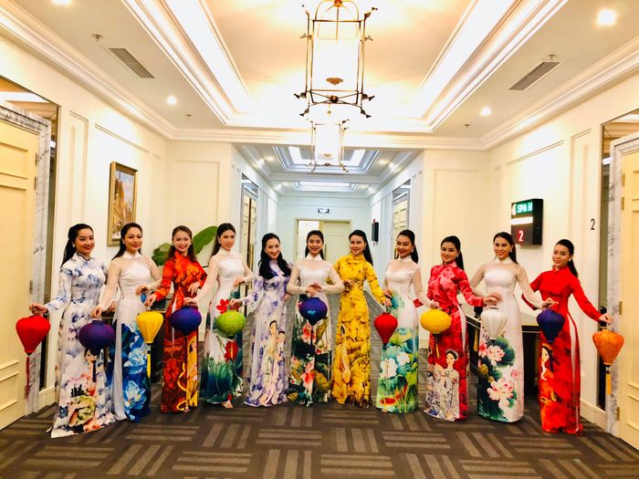 Những thiết kế áo dài ấn tượng - Ảnh 2