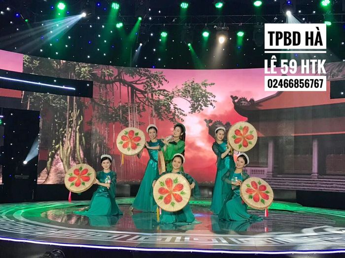 Bộ sưu tập trang phục đặc sắc tại Hà Lê - Ảnh 2