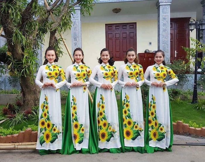 Bộ sưu tập đa dạng tại LILY - Ảnh 3