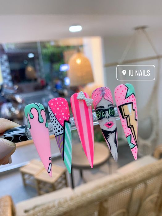 Học viên thực hành kỹ thuật nail tại IU Nails Academy