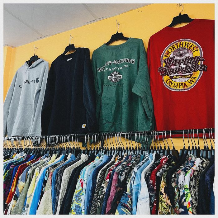 Sịn Xò Secondhand - Không gian thời trang đầy cảm hứng