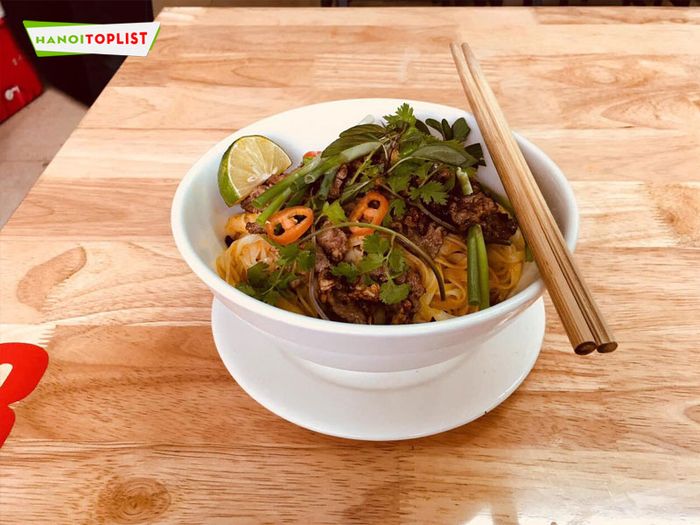 trai-nghiem-quan-huan-pho-tron-sot-vang-Mytour