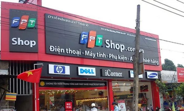 FPT Shop ảnh 1 - Không gian trưng bày hiện đại và sang trọng