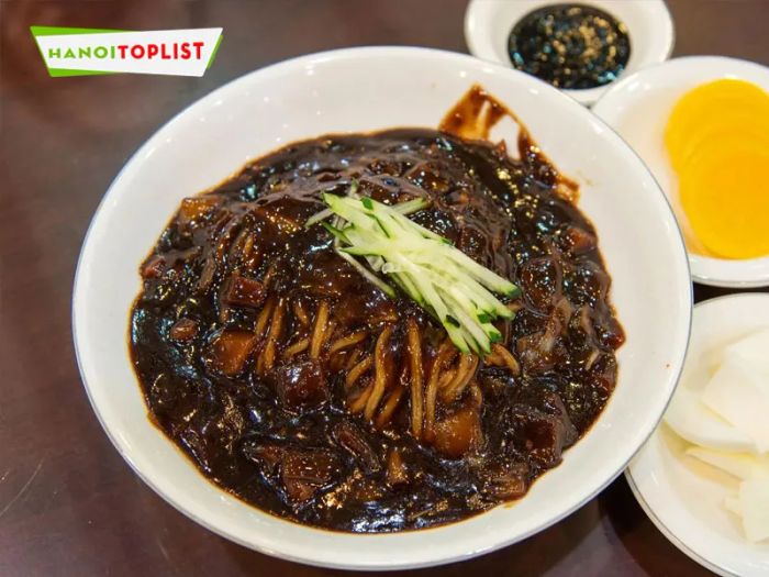 gimbab-han-quoc-mi-tron-tuong-den-noi-tieng-tai-ha-noi-Tripi