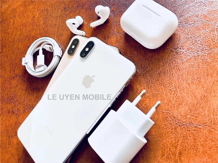 LÊ UYÊN Mobile ảnh 1 - Không gian trưng bày sản phẩm sang trọng