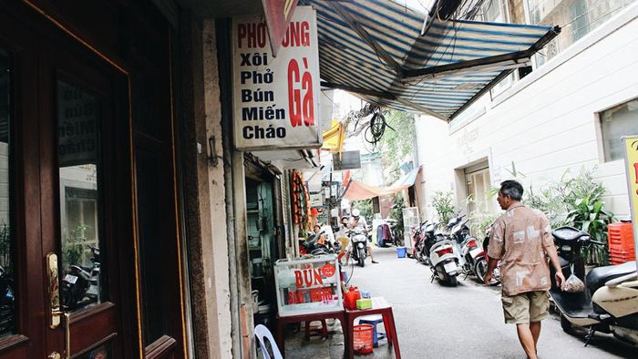 kham-pha-pho-dung-ngo-hang-chi-Mytour