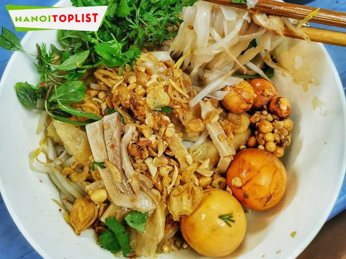kham-pha-bep-tron-bun-bo-pho-tron-Mytour