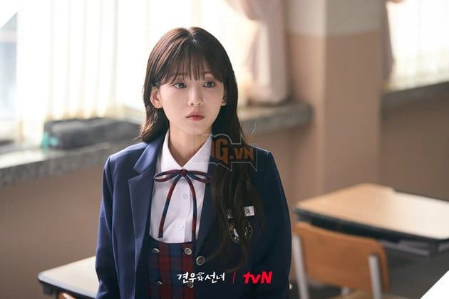Park Seong Ah hiện thân cho hình ảnh pháp sư thế hệ Gen Z đa tài.
