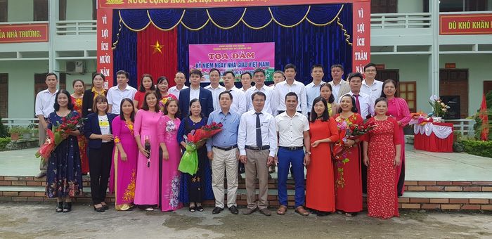 Khoảnh khắc sinh hoạt đầy cảm hứng tại THCS Đồng Yên