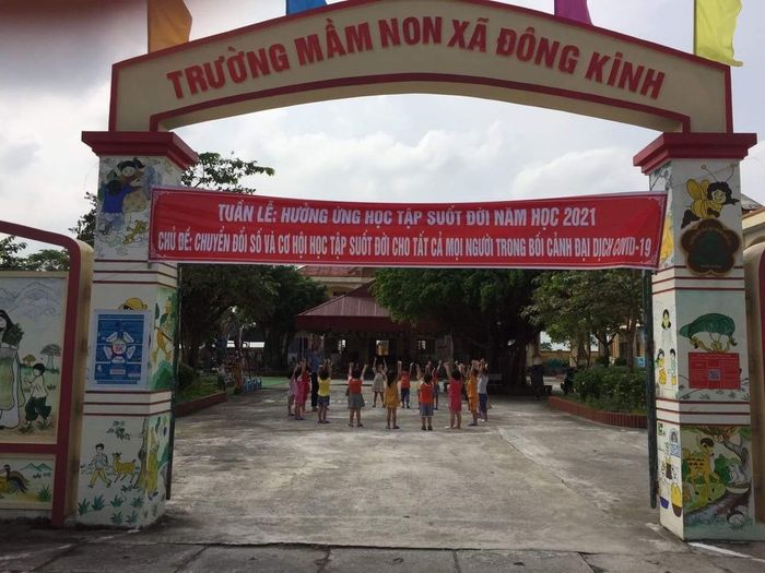 Hình ảnh Trường Mầm Non Đông Kinh - Sân chơi đầy màu sắc